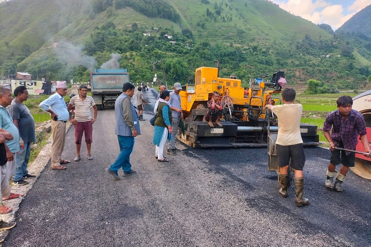 पर्वतको लुङ्खु – हुवास सडक कालोपत्र सम्पन्न