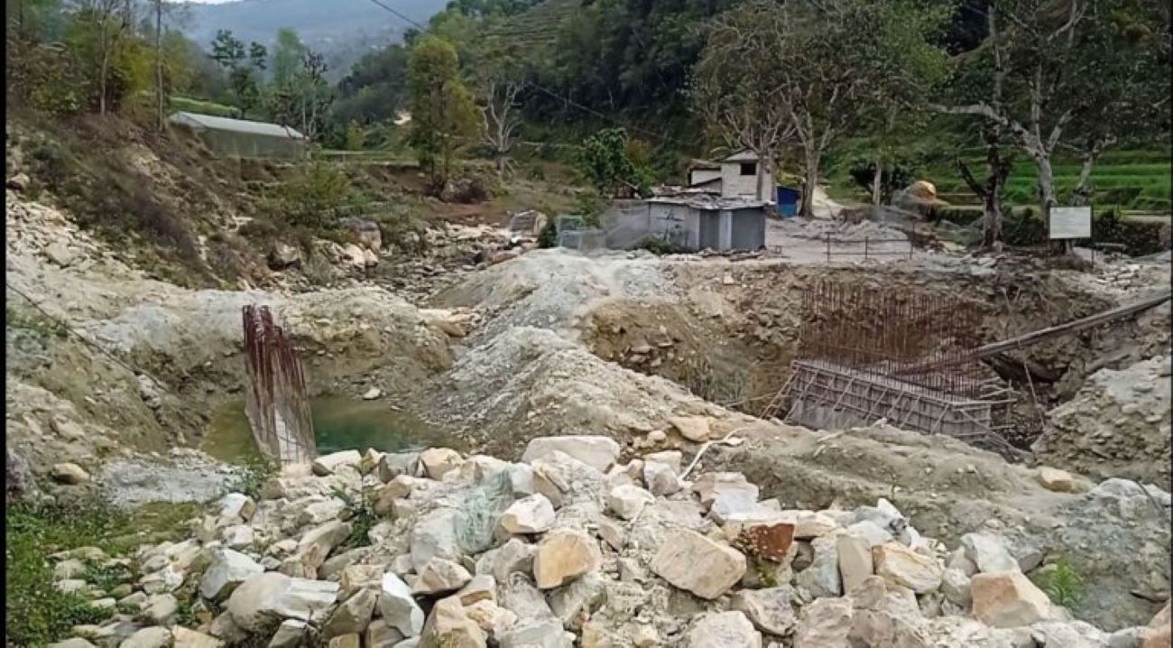 दुईवर्षसम्म सक्नुपर्ने मल्याङ्दीखोला मोटरेबल पुल २५ प्रतिशतमात्र काम