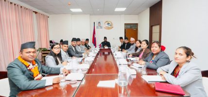 गृहमन्त्रीलाई बर्खास्त गर्न माग भइरहेका बेला मन्त्रिपरिषद् बैठक बोलाइयो