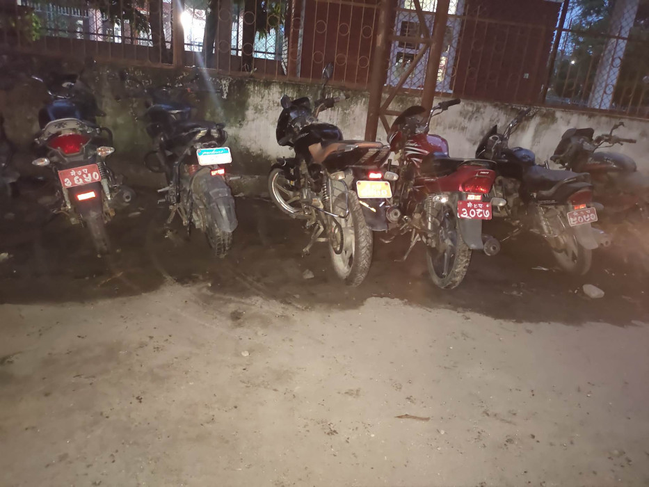 मोटरसाइकल चोरीमा संलग्न एक जना ट्राफिक प्रहरीको नियन्त्रणमा
