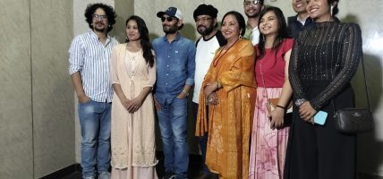 ‘पहाड’ : युवालाई आफ्नो देश, गाउँ र पहाड फर्किन प्रेरित गर्ने फिल्म