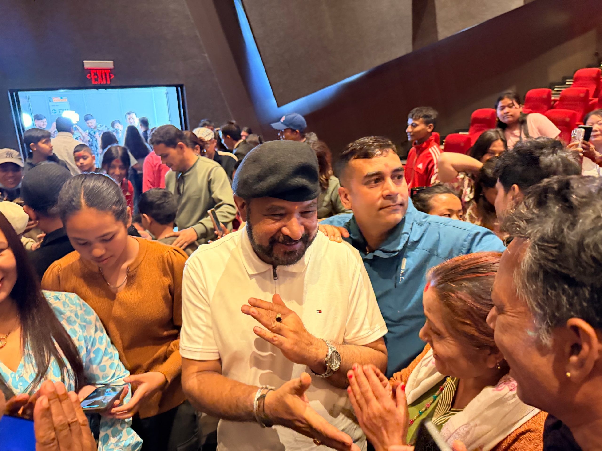 ‘पहाड’ हेरेका दर्शकसँग कलाकार : ‘मन जितेको छ, आफ्नै कथा भन्नुभएको छ’