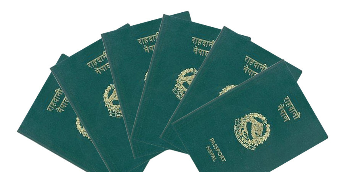 हुलाकबाट घरमै राहदानी वितरण चौध जिल्लामा सुरु, साढे दुई लाख सवारी ‘लाइसेन्स’ ढुवानी