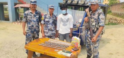 गौर भन्सारबाट ठूलो परिमाणमा लागुऔषधसहित अटो चालक पक्राउ