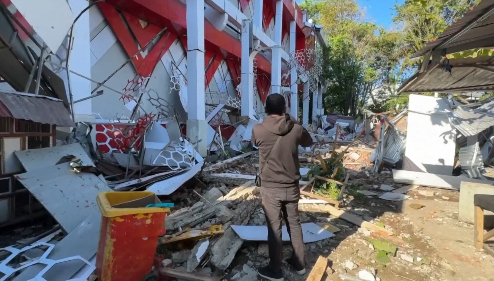 इन्डोनेसियामा ७.४ म्याग्निच्युडको शक्तिशाली भूकम्प