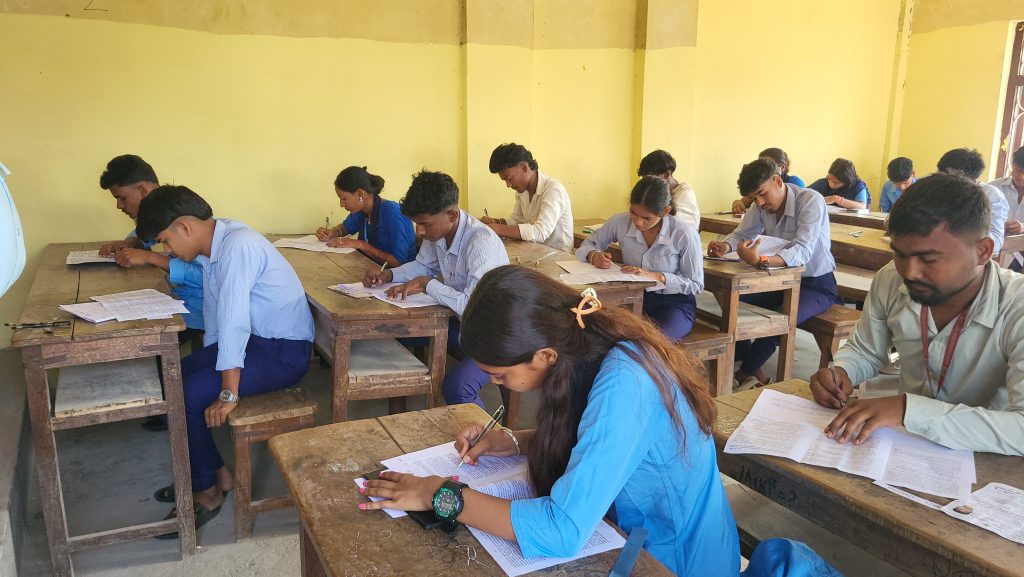 धनुषामा व्यवस्थित र शान्तिपूर्ण वातावरणमा एसइई परीक्षा हुँदै