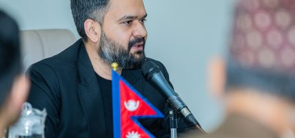 प्रधानमन्त्री शाहको निर्देशनः विश्वविद्यालयबाट दलीय संगठन तत्काल हटाउनु