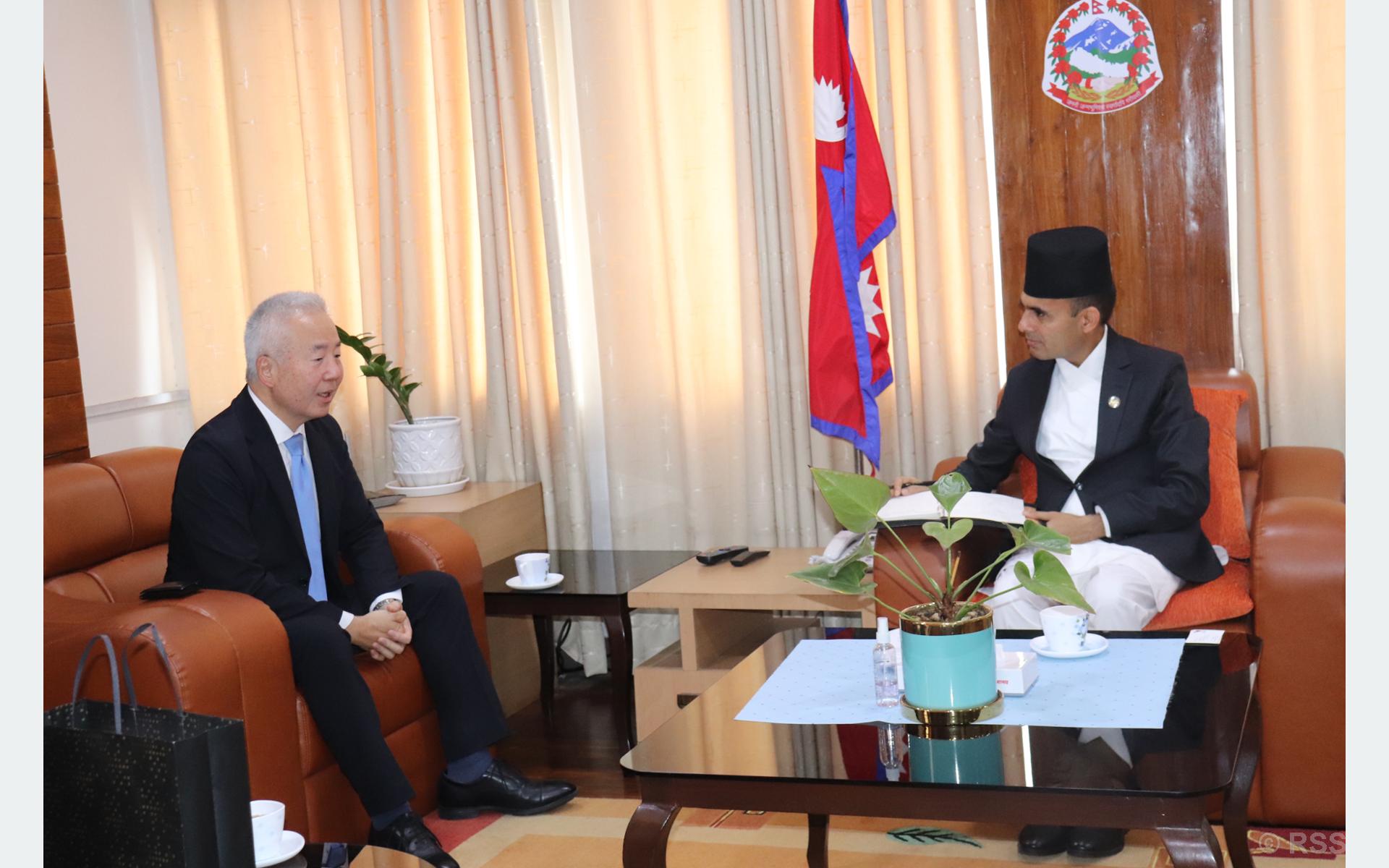 सञ्चारमन्त्री तिमिल्सिनासँग जापानी राजदूतको शिष्टाचार भेट