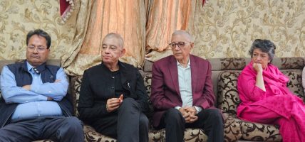 डा. शेखर कोइरालाले गरे आफू निकट नेताहरुसँग अलग्गै छलफल