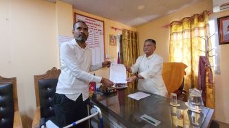 ‘डिएफओ’विरुद्ध छानबिन गरी कारवाहीको माग गर्दै प्रदेश सरकारमा उजुरी