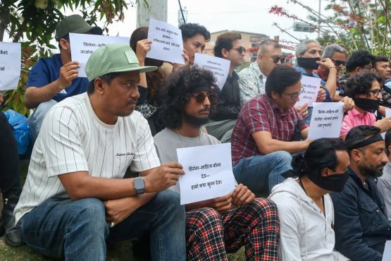 माइतीघर मण्डलामा कलाकर्मीहरूको शान्तिपूर्ण विरोध प्रदर्शन 