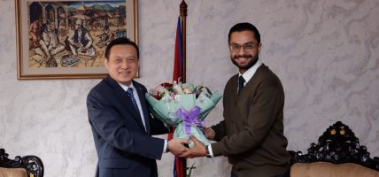शिक्षामन्त्री पोखरेलसँग चिनियाँ राजदूतको शिष्टाचार भेटवार्ता