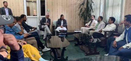 किसानका समस्या सुन्दै मन्त्री चौधरीः बीमा, मल र बजारीकरण सुधारमा जोड