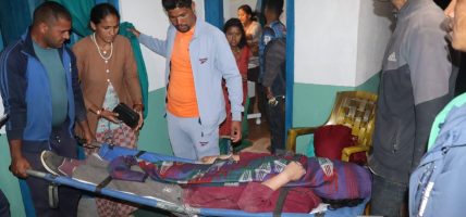 भीरको बाटोमै सुत्केरी : तत्कालको उद्धारले आमा–बच्चाको ज्यान जोगियो