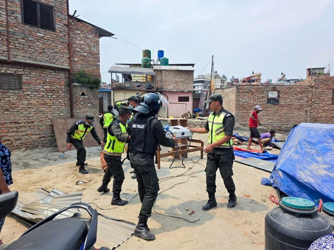 काठमाडौं उपत्यकामा नदी किनारका अव्यवस्थित बस्ती हटाउने अभियान तीव्र