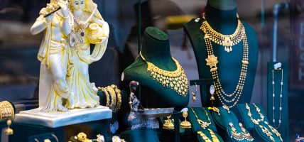 सुनको मूल्य बढ्यो, चाँदीको घट्यो