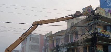 १३ वर्षपछिको प्रतीक्षा अन्त्य : वीरगन्जको ‘लाइफलाइन’ मानिने मुख्य सडक विस्तार सुरु