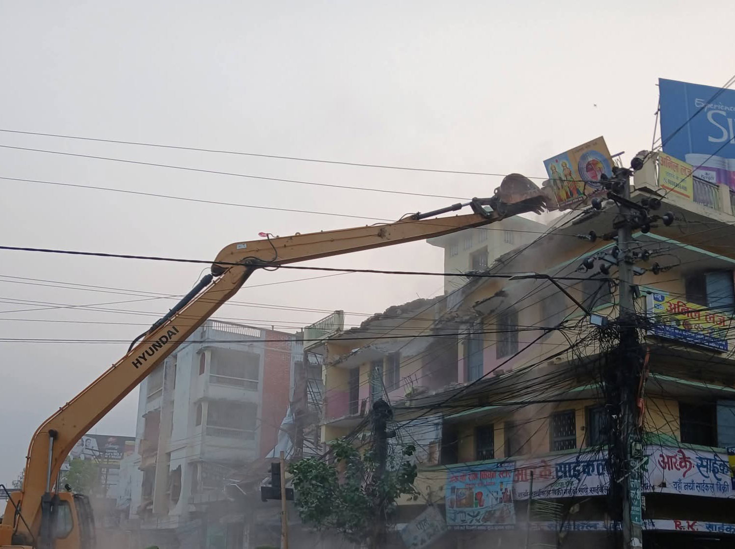 १३ वर्षपछिको प्रतीक्षा अन्त्य : वीरगन्जको ‘लाइफलाइन’ मानिने मुख्य सडक विस्तार सुरु