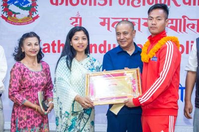 पदक विजेता खेलाडीहरूलाई नगदसहित काठमाडौं महानगरपालिकाबाट सम्मान