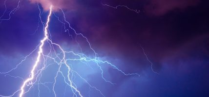 सिरहामा चट्याङ लागेर एक महिलाको मृत्यु