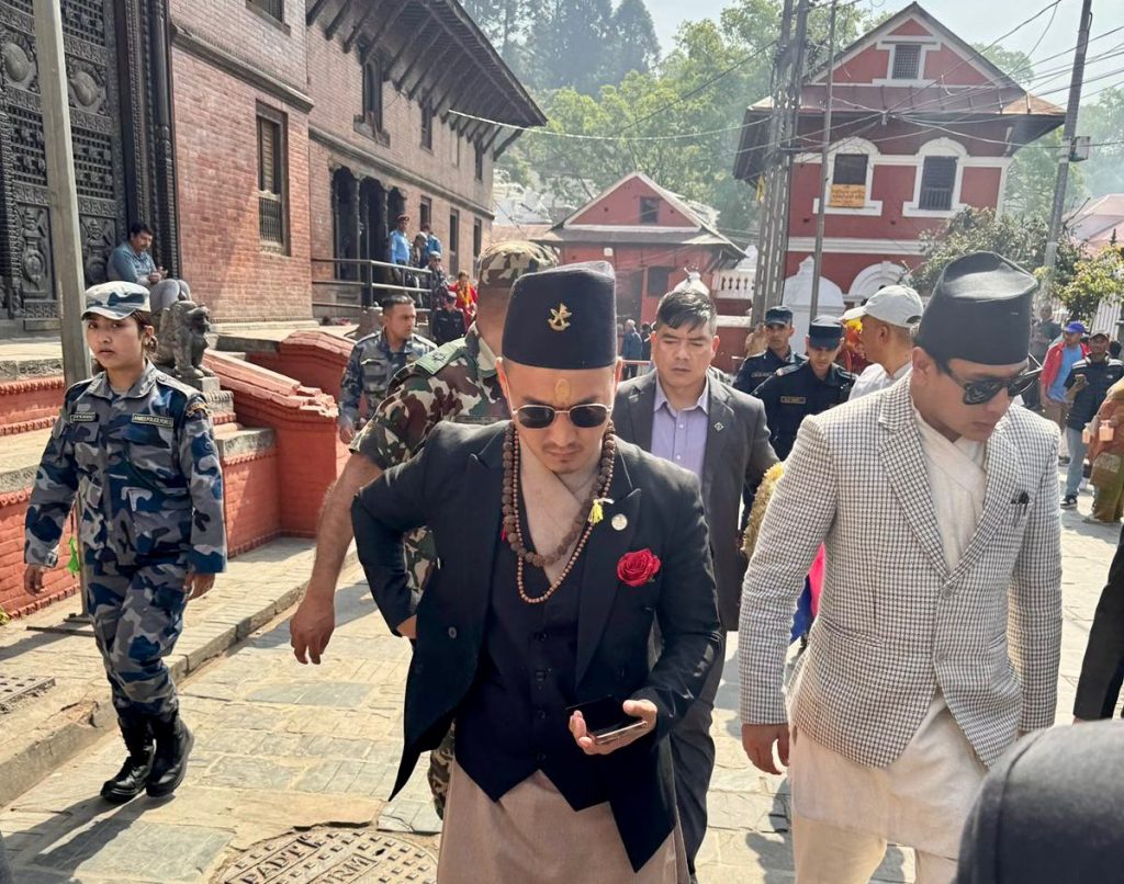 हनुमान जयन्तीका अवसरमा गृहमन्त्री गुरुङले गरे पशुपतिनाथको दर्शन