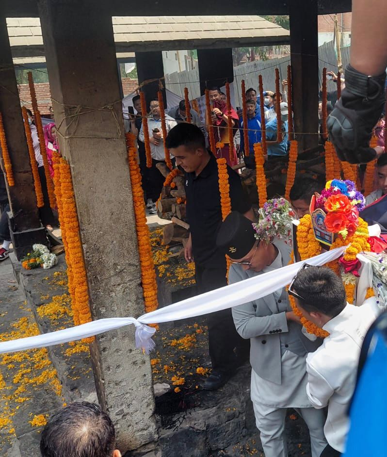 दुर्घटनामा परि निधन भएका इन्स्पेक्टर अभय लामाको अन्त्येष्टि