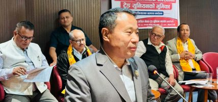 व्यवसायीलाई अपराधीको व्यवाहार नगरौँ : वर्षमान