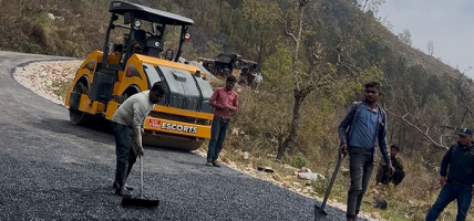 वडामै पहिलो पटक सडक कालोपत्र