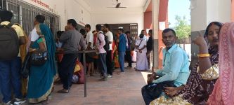 सर्लाहीमा नागरिकता लिनेलाई सास्ती : भीड व्यवस्थापनमा कमजोरी र कर्मचारीमाथि दुव्र्यवहारको आरोप