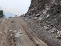 वर्षाका कारण मध्यपहाडी लोकमार्ग अवरुद्ध
