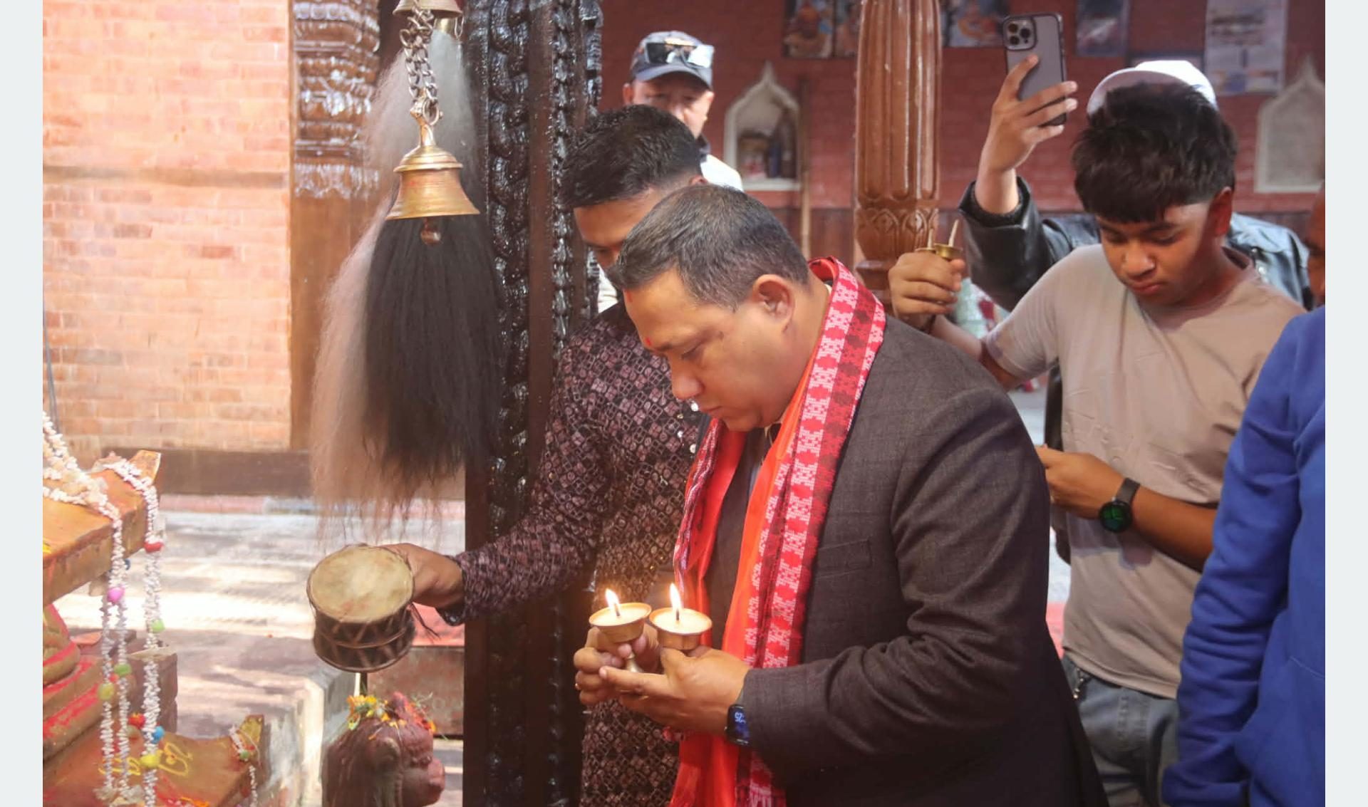 परराष्ट्रमन्त्री खनालद्वारा मनमैजु मन्दिरमा पूजाअर्चना