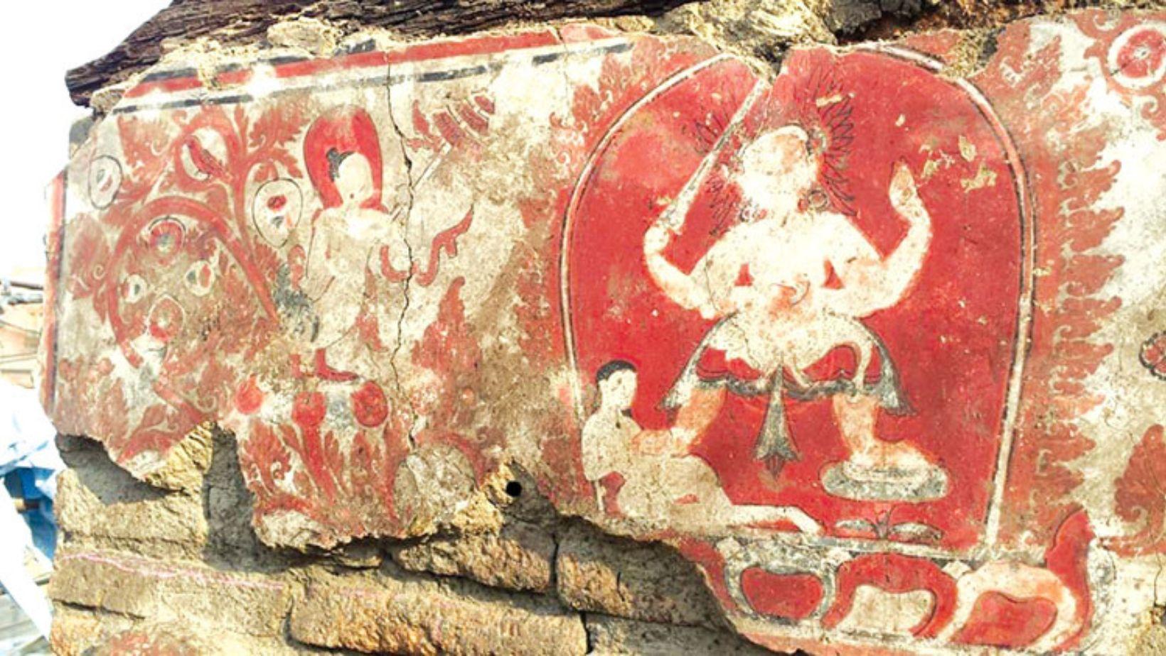 थारू भित्ते चित्रकला सङ्कटमा : हराउँदै जनजीवनको प्रतिबिम्ब