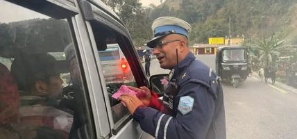 चौबीस घण्टामा ट्राफिक प्रहरीद्वारा दुई हजार ७४६ जना कारबाहीमा