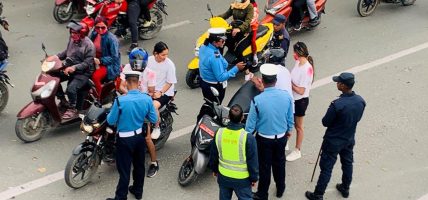 ट्राफिक प्रहरीद्वारा काठमाडौंमा पछिल्लो २४ घण्टामा २३ लाख २० हजार राजस्व सङ्कलन