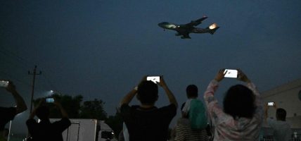 अमेरिकी राष्ट्रपति ट्रम्प चीनको राजकीय भ्रमणका लागि बेइजिङमा अवतरण