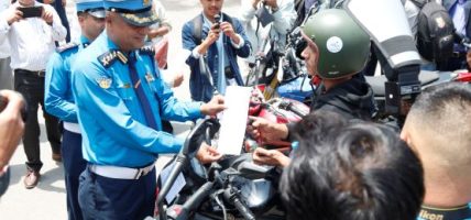 हराएका ६५ वटा मोटरसाइकलर र स्कुटर सम्बन्धित धनीलाई हस्तान्तरण