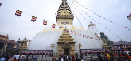 बौद्ध र स्वयम्भूमा श्रद्धालुको घुइँचो