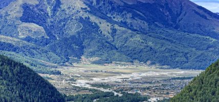 पर्यटकले ढोरपाटनका होटल भरिभराउ, बास नपाएपछि सयौँ फर्किए