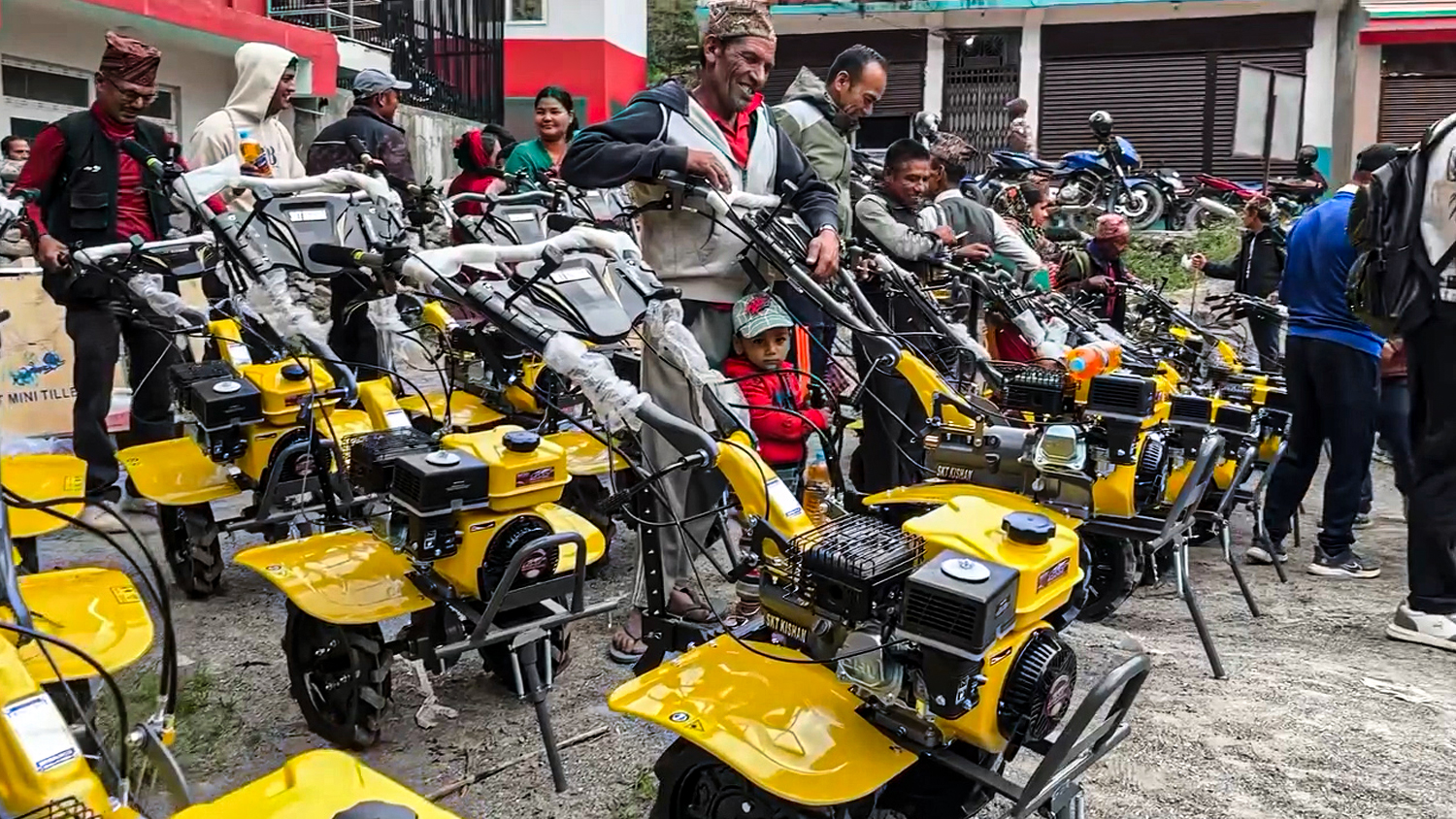 ढोरपाटनका किसानलाई अनुदानमा यान्त्रिक हलो