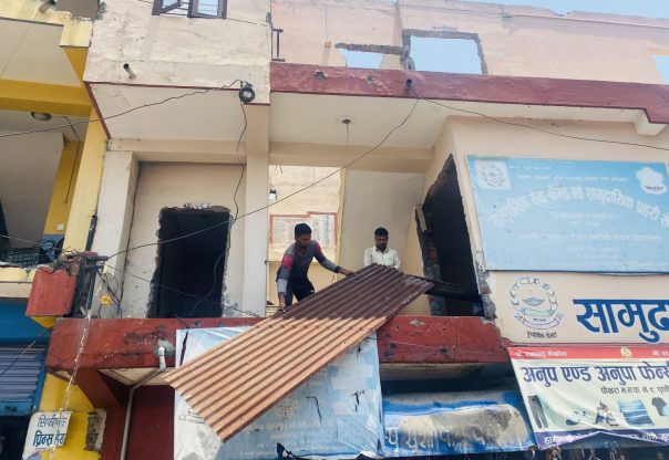 पोखरामा अतिक्रमित संरचना धमाधम खाली गरिँदै पोखरामा अतिक्रमित संरचना धमाधम खाली गरिँदै