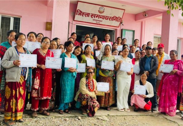 डिप्रोक्स लघुवित्तद्वारा व्यवसायिक गाई तथा कुखुरा पालन तालिम प्रदान डिप्रोक्स लघुवित्तद्वारा व्यवसायिक गाई तथा कुखुरा पालन तालिम प्रदान