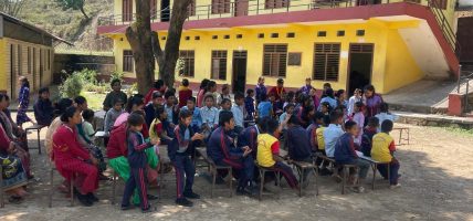 कामना सेवा विकास बैंकद्वारा श्री बाल शिक्षा निकेतन आधारभूत विद्यालयमा स्टेशनरी सामाग्री वितरण 