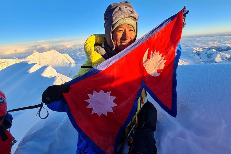 पूर्णिमा छैटौँ पटक सगरमाथा शिखरमा