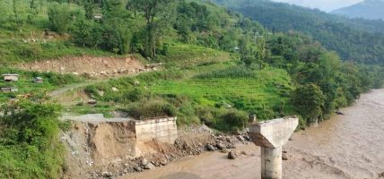 बाढी पहिरोले चार परिवार विस्थापित, जलविद्युत् आयोजनामा क्षति