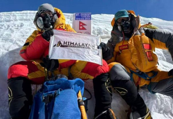 सगरमाथा र लोत्से आरोहण गर्ने पहिलो टोली बन्यो चिनियाँ आरोही सी जुन्जीको टोली सगरमाथा र लोत्से आरोहण गर्ने पहिलो टोली बन्यो चिनियाँ आरोही सी जुन्जीको टोली