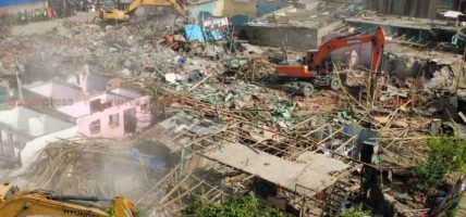 बल्खु क्षेत्रको सुकुमबासी बस्तीमा चल्यो डोजर