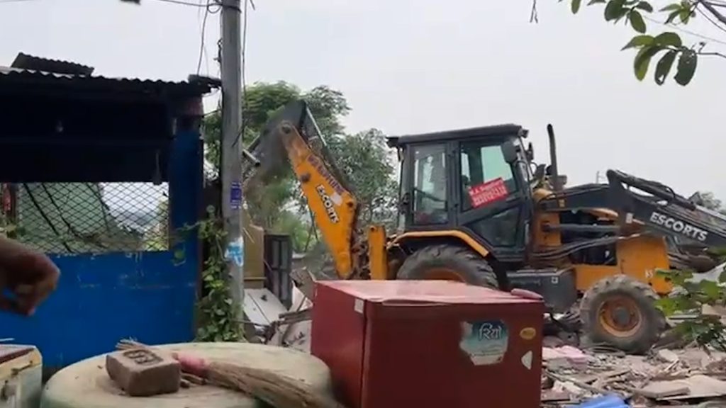 हेटौंडा–५ मा डोजर चल्यो, स्थानीय आक्रोशित