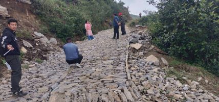 गौरवको योजनाको रूपमा गाउँपालिकाको मध्यमार्गी सडक बन्दै