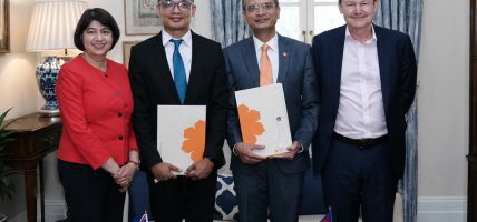 ब्रिटिश इन्टरनेशनल इन्भेस्टमेन्ट र लक्ष्मी सनराइज बैंकबीच कर्जा सम्झौता
