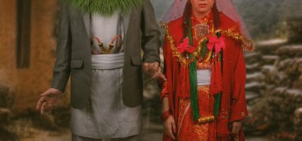 गौँथली’मा अरुण र सिम्रन दुलाहा–दुलहीको भेषमा